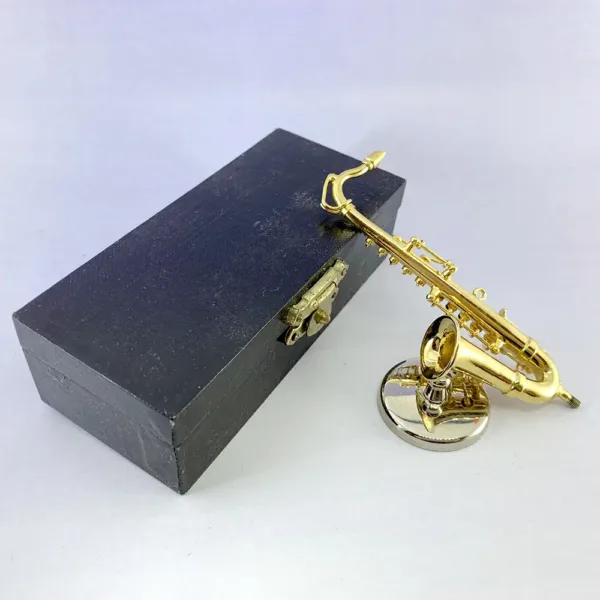 Saxophone 02