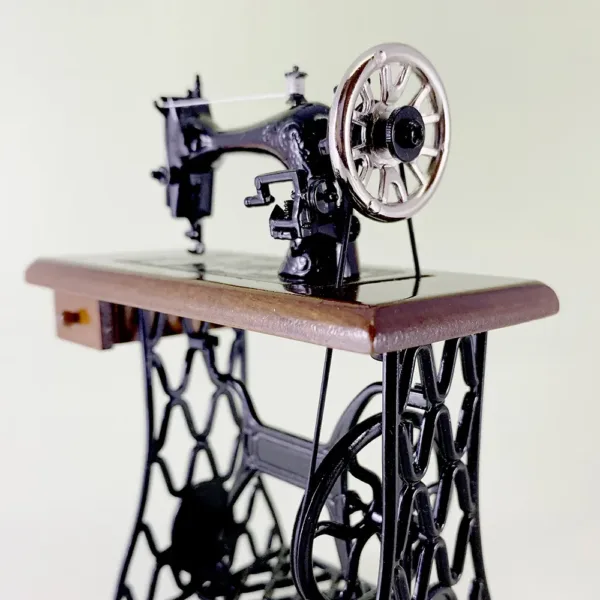 Sewing Machine Black 02