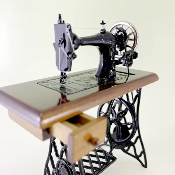 Sewing Machine Black 04