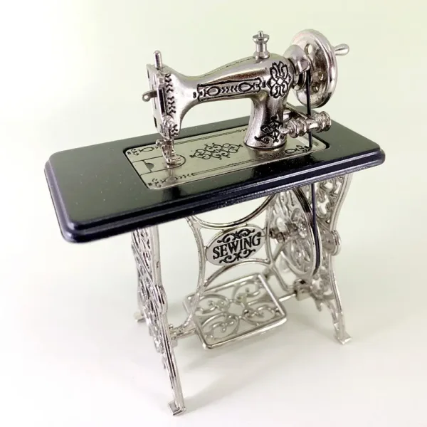 Sewing Machine Silver 02